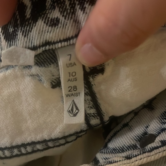Volcom brand jeans stoned shorts size 7‎ - Picture 6 of 7